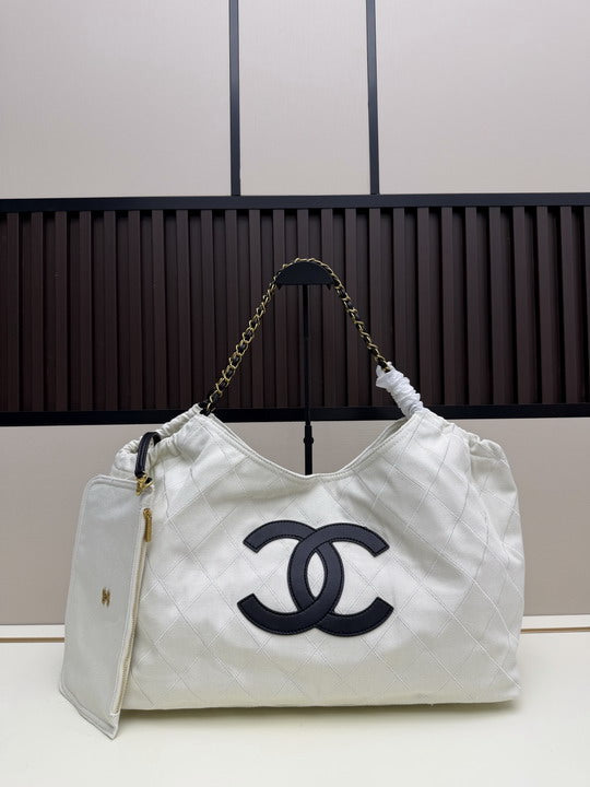 White quilted chain strap tote bag with CC logo appliqué and gold-tone chain handle