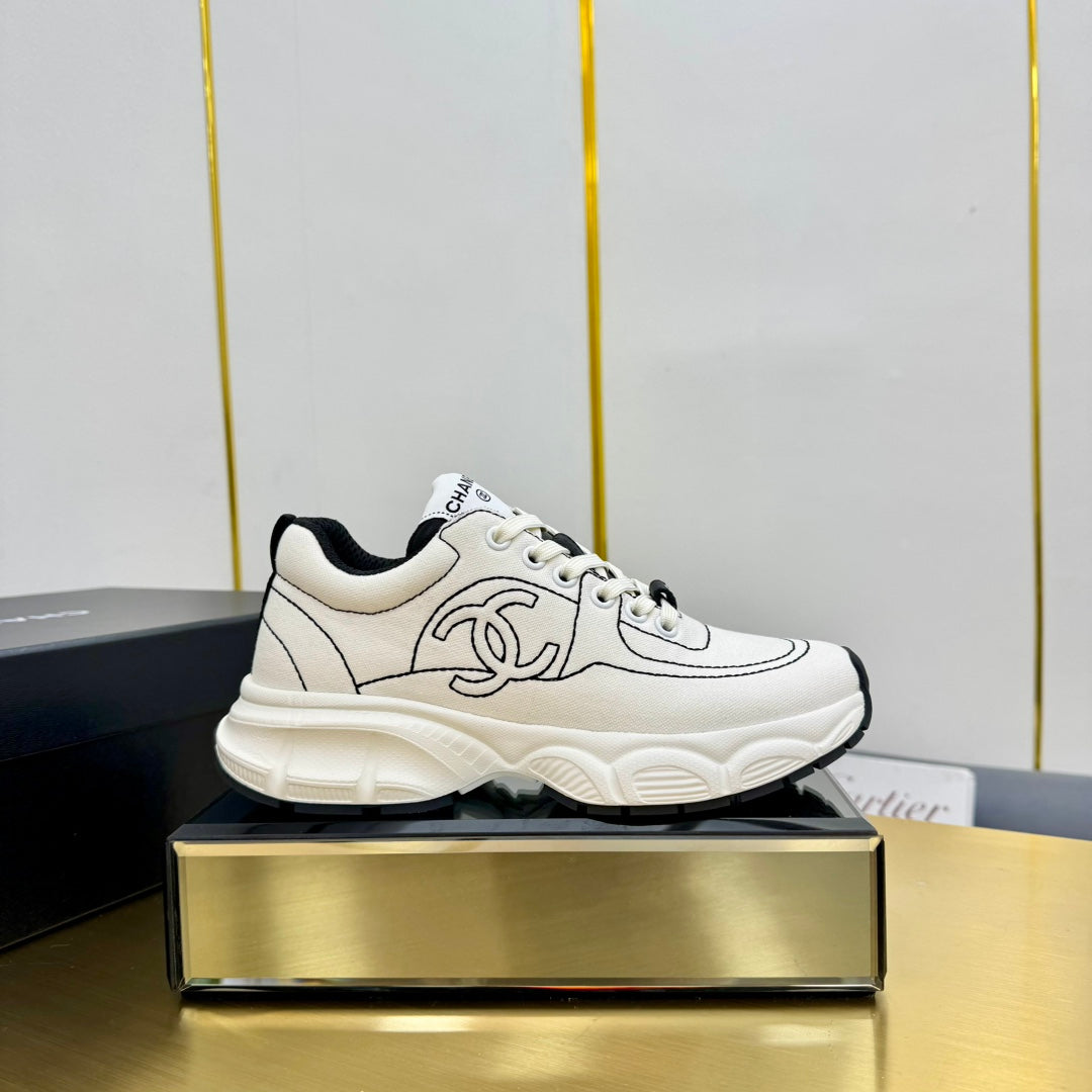 CHANEL SNEAKER IN WHITE MIX BLACK BREATHABLE FABRIC